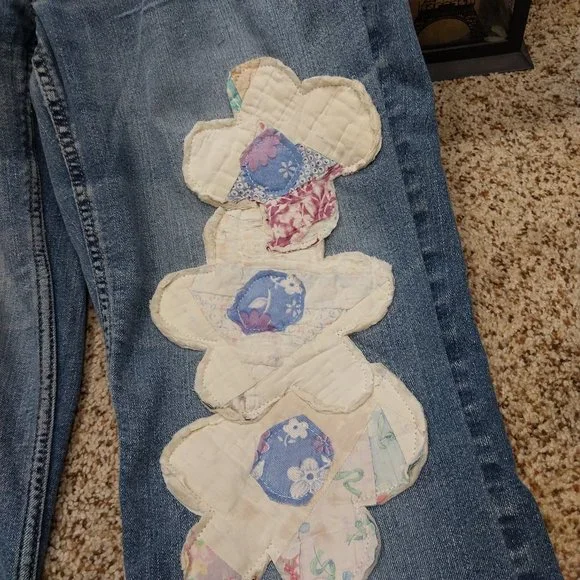 2962 Size 13j Mudd Appliqued With Quilted Flowers Flare Leg Jeans. - Picture 3 of 8